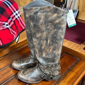 Woman zip back Ariat Botts size 6.5